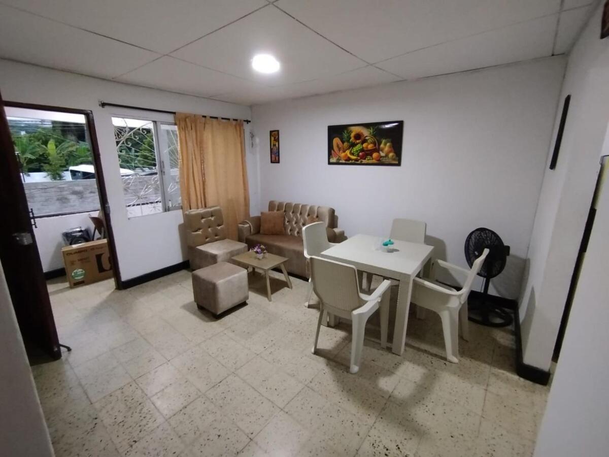 Amoblado En Apartamento *